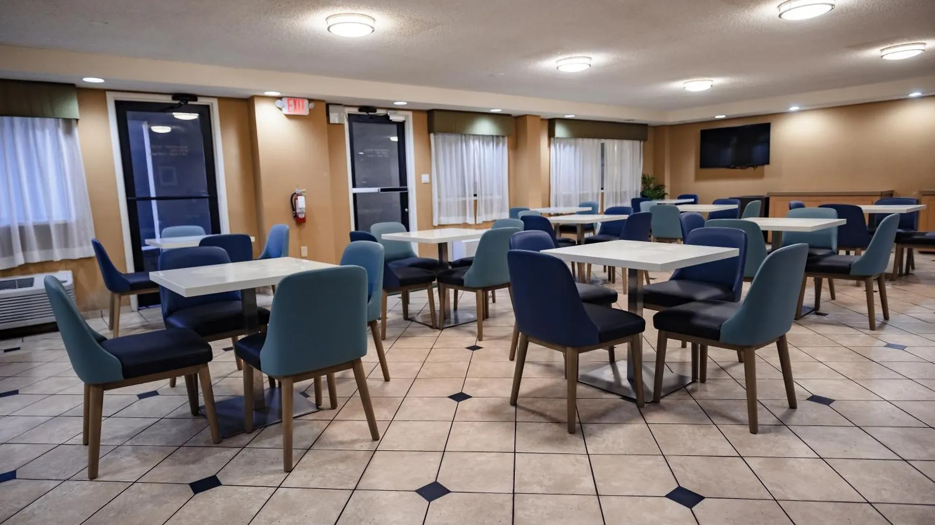 La Quinta Inn By Wyndham Tampa Near Busch Gardens 3*,